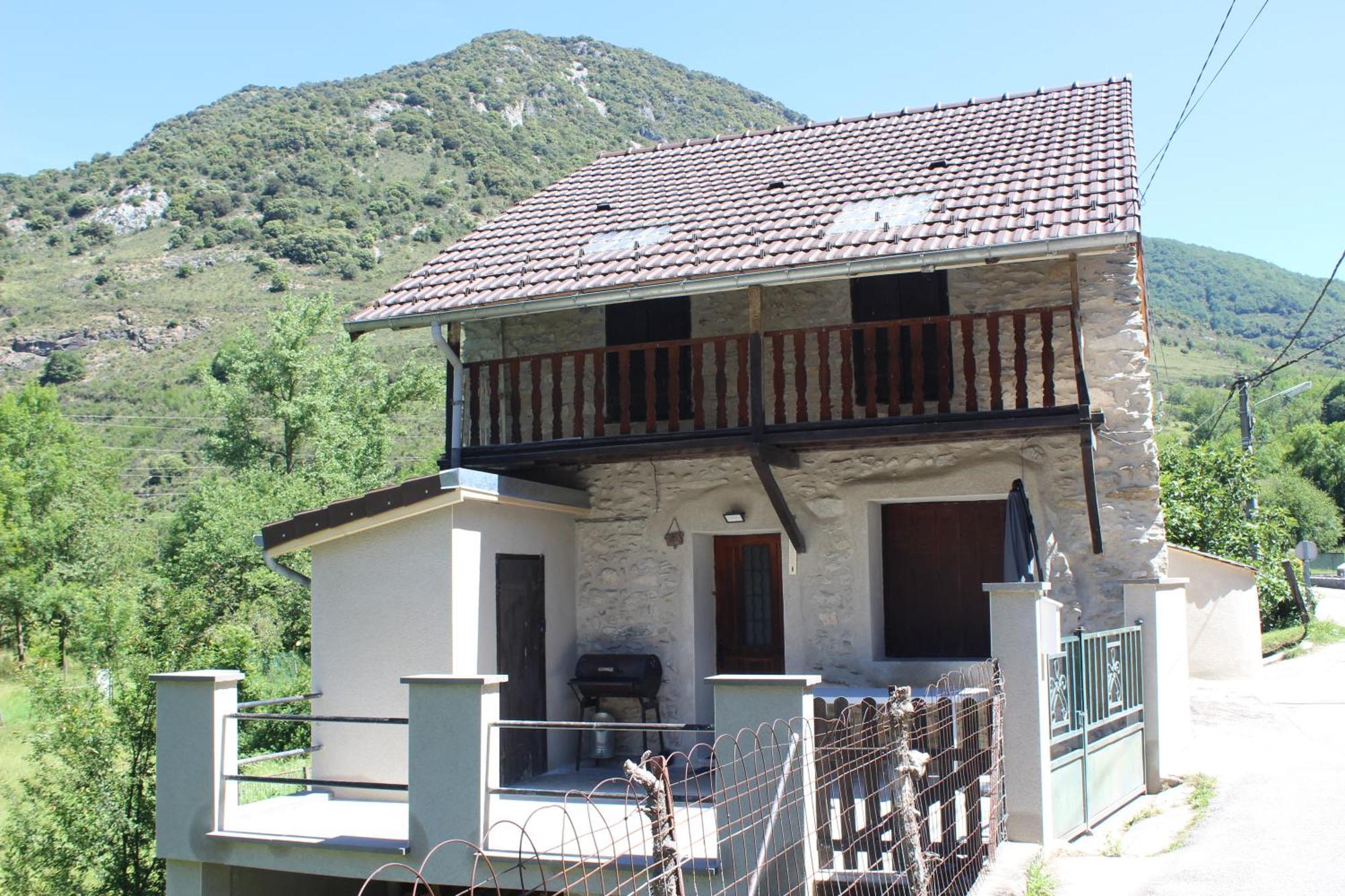 Maison De Charme Calme Entouree De Montagne Ussat Buitenkant foto